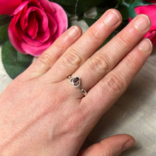 Load image into Gallery viewer, Garnet Heart Facet 925 Silver Ring - Size R 1/2 - S
