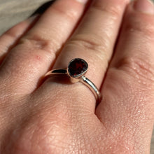 Load image into Gallery viewer, Garnet Facet 925 Silver Ring -  Size Q
